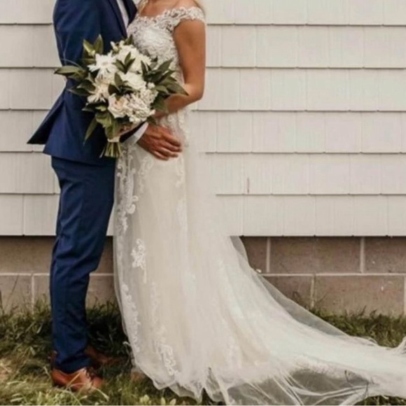 Beautiful Ivory Wedding dress - Picture 4 of 8